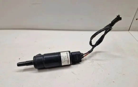 BMW X3 E83 Headlight washer pump 8377430