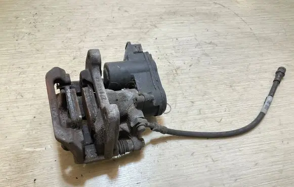 Volvo XC40 Rear brake caliper 31471181