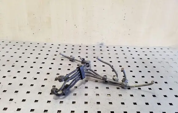 Audi A6 S6 C4 4A Fuel injector supply line/pipe 