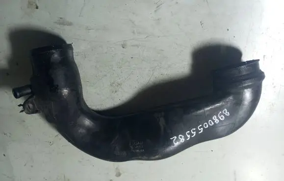 Opel Astra H Air intake duct part 8980055582