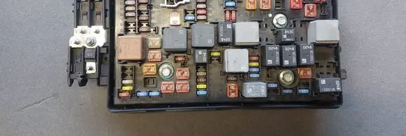 Opel Insignia A Fuse module 13275883