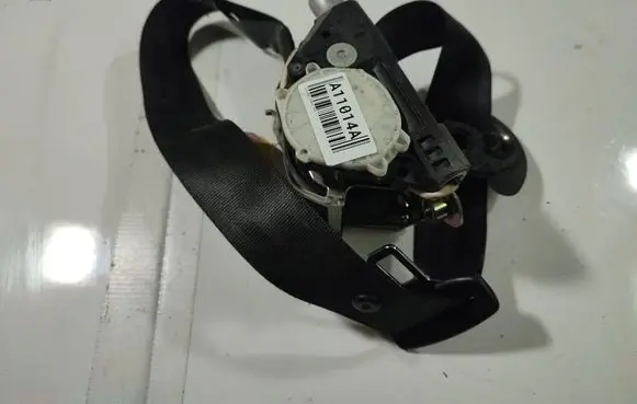 Volkswagen PASSAT B6 Front seatbelt 3C1857706F