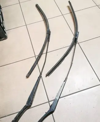 Volkswagen Golf Plus Front wiper blade arm