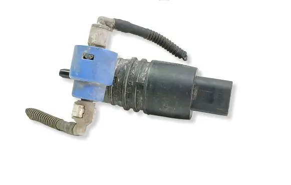 Volkswagen Polo IV 9N3 Windscreen/windshield washer pump 