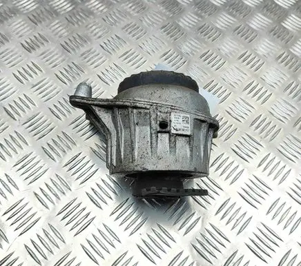 Engine mount bracket