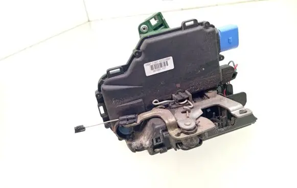 Volkswagen Polo Front door lock 3B1837016BP