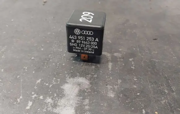 Audi A4 S4 B5 8D Other relay 443951253A 899643000 209