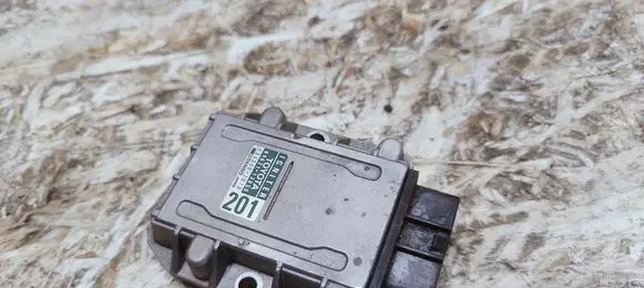 Lexus SC 300 - 400 Ignition amplifier control unit 8962112050