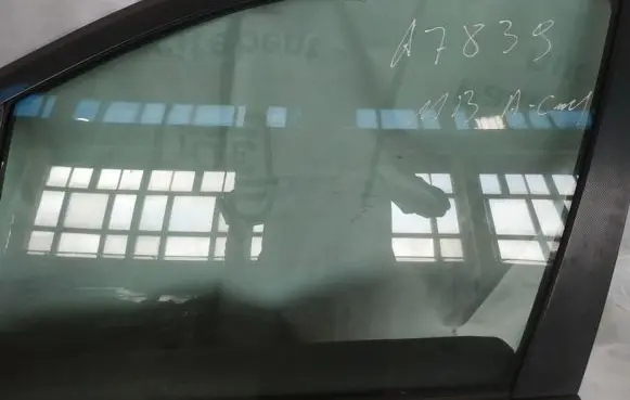 Mercedes-Benz A W168 Front door window glass four-door 
