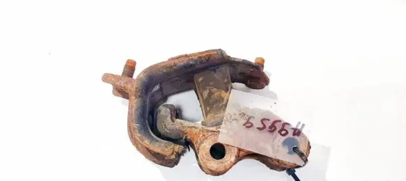 Engine mount bracket