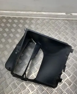 Porsche Macan (95B) Intercooler air guide/duct channel 95B117335L