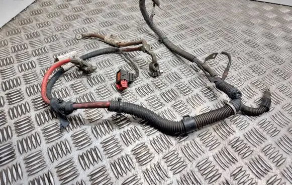 Opel Astra H Positive cable (battery) 55560689