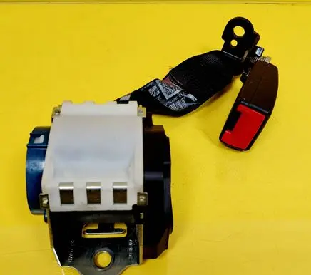 Volkswagen PASSAT B6 Middle seatbelt (rear) 3C0857807H