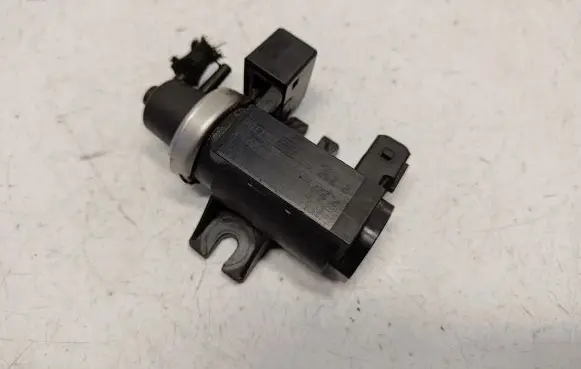 BMW 7 E65 E66 Valve vacuum 2247906 11742247906 11747796634