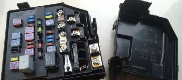 Honda CR-V Fuse box set SWYE01 SWY-E01