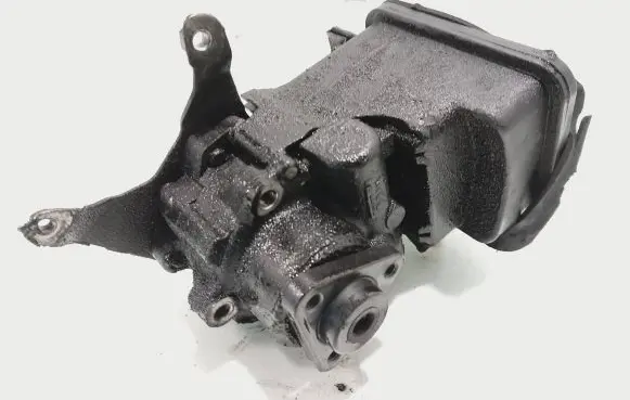 BMW 5 E60 E61 Power steering pump 7693974