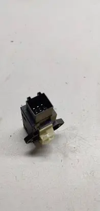 Volkswagen Golf V Seat heating relay 7L0959772