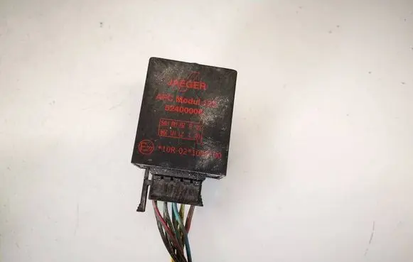 Toyota Yaris Verso Tow bar relay 52400006 10r-02100600