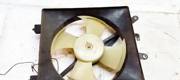 Honda Civic Radiator cooling fan shroud