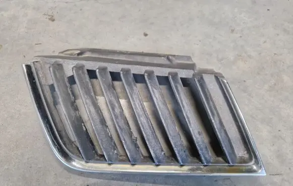Mitsubishi L200 Front bumper upper radiator grill MN142329 MN142327