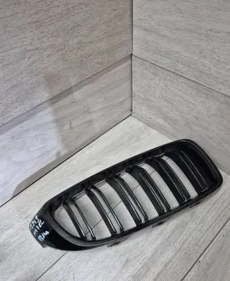 BMW M4 F82 F83 Front bumper upper radiator grill 8068582