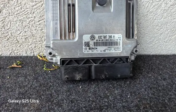 Volkswagen Golf V Engine control unit/module 03C907309M