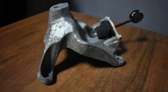 Porsche Cayenne (9Y0 9Y3) Engine mount bracket 4M0199308BG