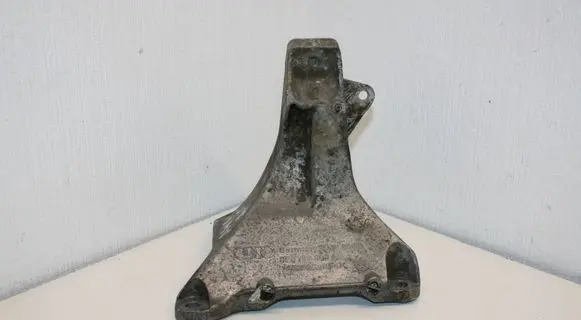 Audi A4 S4 B7 8E 8H Engine mounting bracket 8E0199308AH
