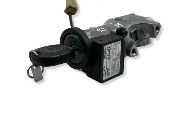 Nissan X-Trail T30 Ignition lock 5WK48042A KR5STEP56 28590C9902