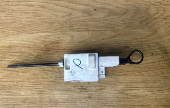 Opel Vivaro Fuel tank cap lock 8200032984