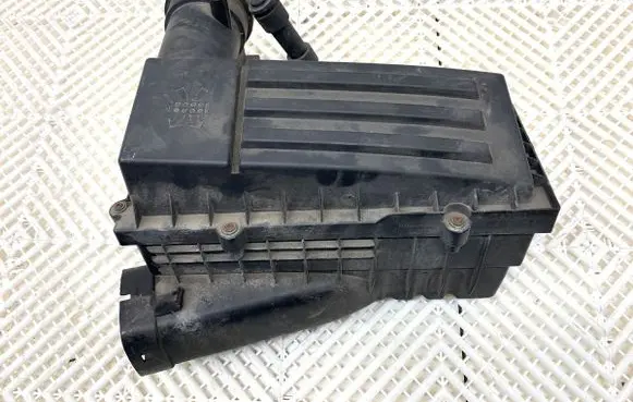 Volkswagen Tiguan Air filter box 3C0129607AS
