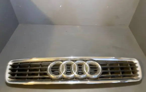 Audi A4 S4 B5 8D Front grill 8D0853651R