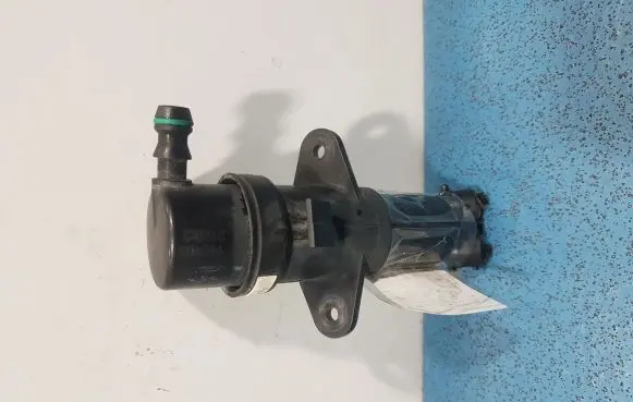 BMW X3 E83 Windshield washer spray nozzle 