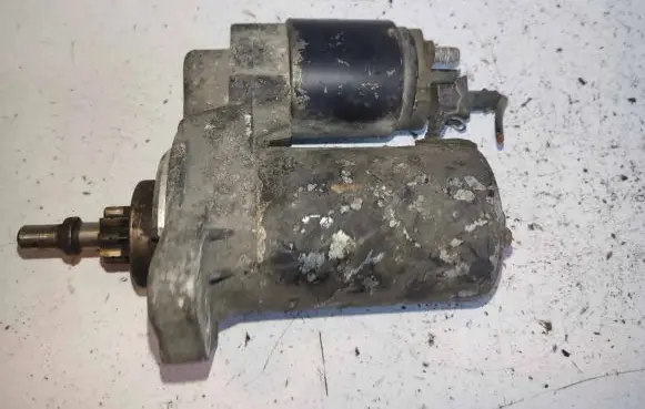 Volkswagen Golf II Starter motor 1005821499