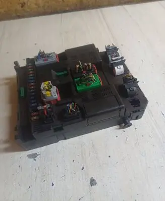 Peugeot 307 Fuse module 9644098380 00661179