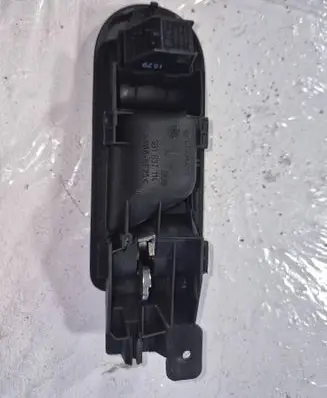 Volkswagen PASSAT B5 Front door interior handle 3B1837114