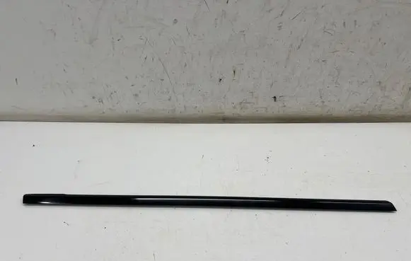 Mercedes-Benz GLA W156 X156 Front door glass trim molding A1567250482