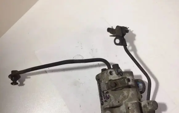 Volvo S40, V40 Fuel injection high pressure pump MD347417