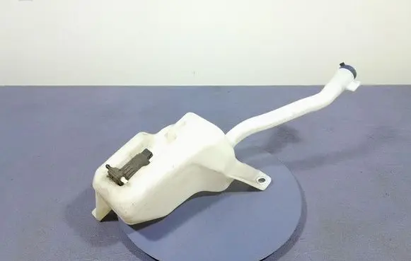 Alfa Romeo Giulietta Windshield washer fluid reservoir/tank