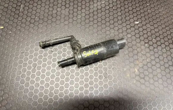 Volkswagen Golf Plus Windscreen/windshield washer pump