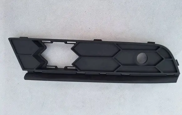 Skoda Yeti (5L) Front bumper lower grill 5L0807681B