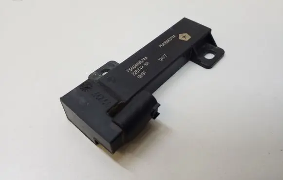 Jeep Cherokee Aerial antenna amplifier P56046957AA P68186637AA 56046957AA