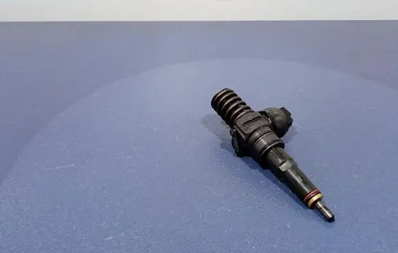 Audi A4 S4 B7 8E 8H Fuel injector 038130073BJ