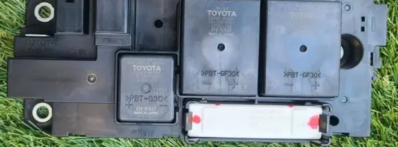 Toyota Yaris Relay mounting block G92Z133011