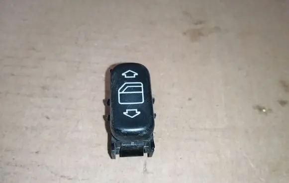 Mercedes-Benz E W210 Electric window control switch 2108208210
