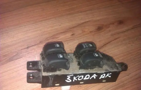 Hyundai Santa Fe Electric window control switch 9357026100