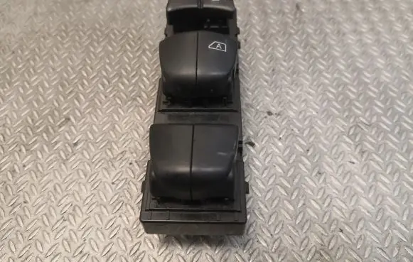 Nissan Leaf I (ZE0) Electric window control switch