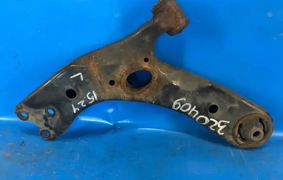 Toyota Prius+ (ZVW40) Front lower control arm/wishbone 4806912300