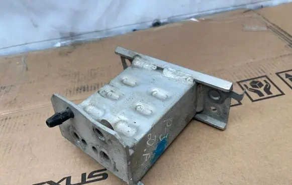 Toyota Prius (XW30) Front bumper shock/impact absorber 