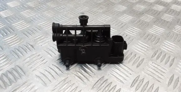 Land Rover Range Rover L322 Air suspension valve block RVH500050